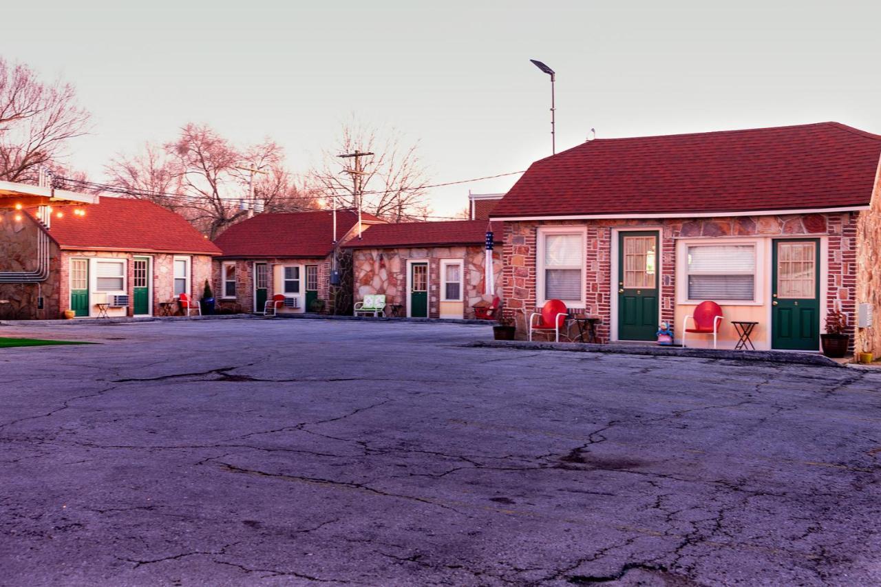 Rockwood Motor Court Motel สปริงฟิลด์ ภายนอก รูปภาพ